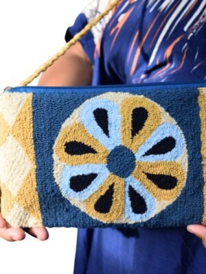 Cartera Wayuu de Mano – Flor del Viento Azul y Oro