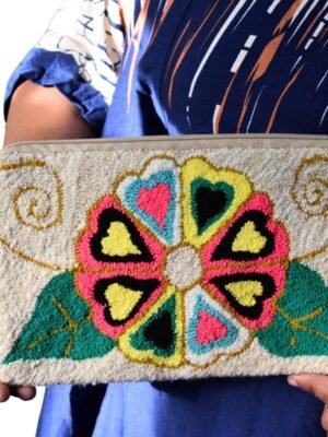 Cartera Wayuu de Mano – Flor de Corazón Arena y Verde