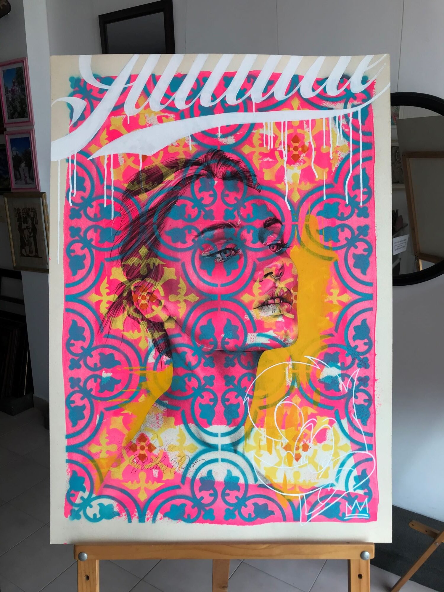 Obra: Te veo a través del mosaico. Stencil, carboncillo sobre cartón y acrílicos de Wanda Pot